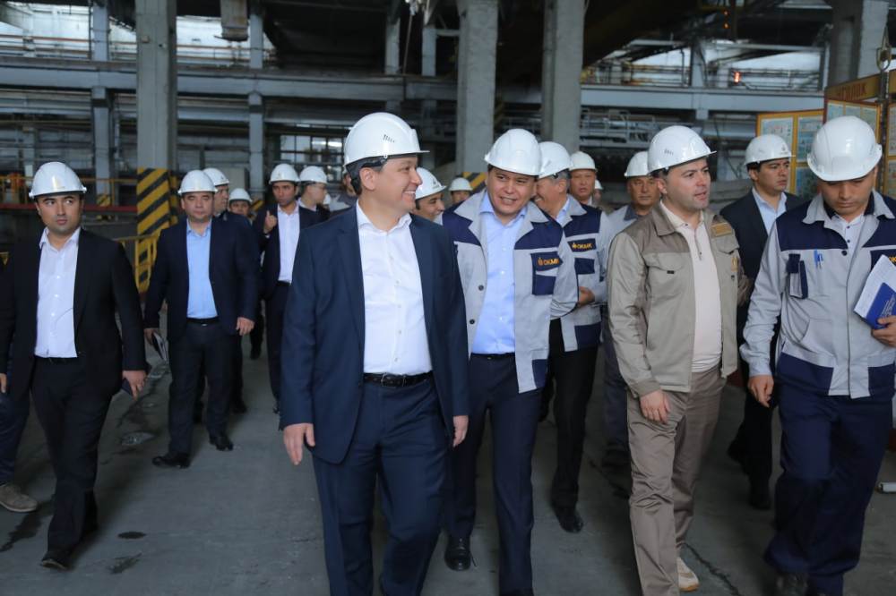 7 октября министр развития информационных технологий и связи Ш. Шерматов и директор «Центра кибербезопасности» О.Мирзаев вместе посетили Алмалыкский горно-металлургический комбинат.